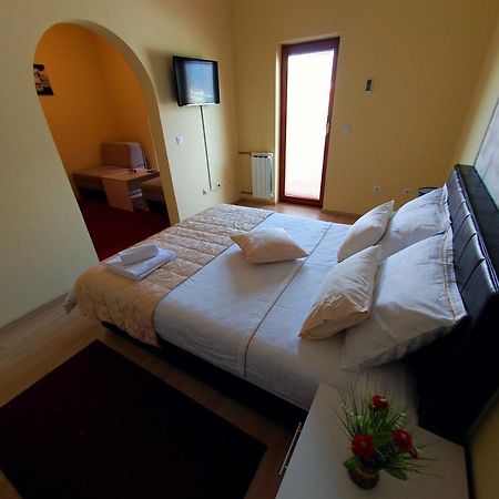 Hotel Arizona Sarajevo Lukavica Eksteriør billede