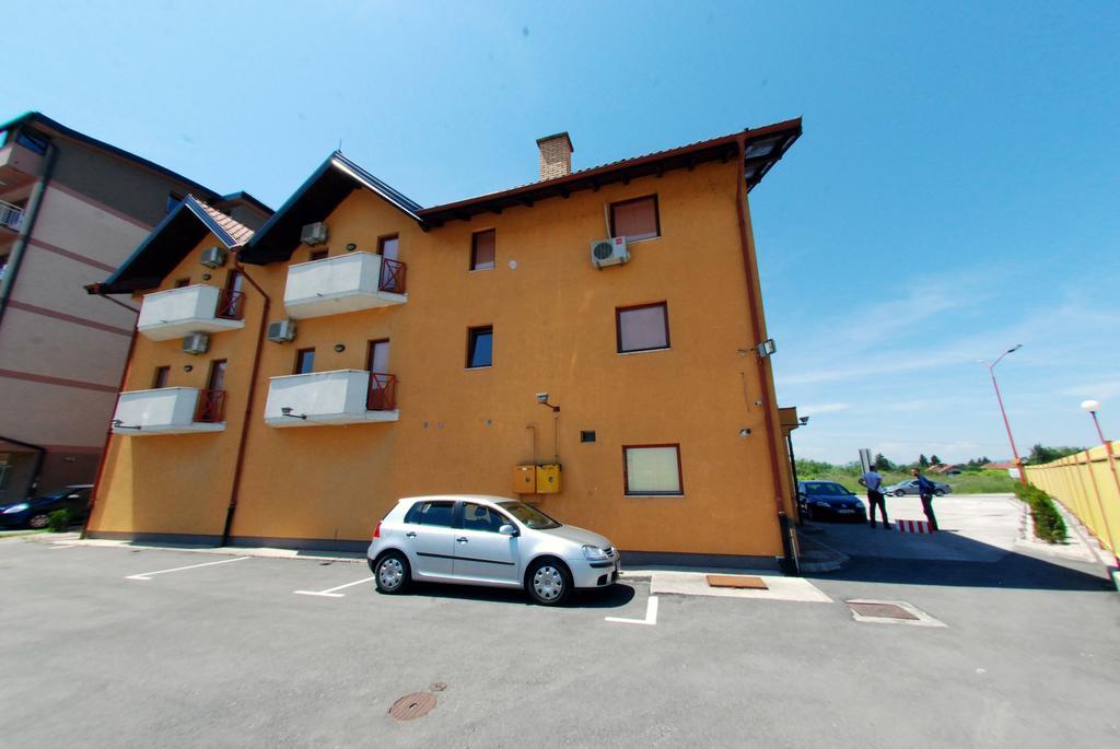 Hotel Arizona Sarajevo Lukavica Eksteriør billede